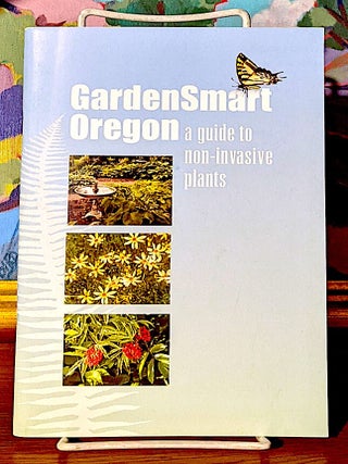 Item #10210 GardenSmart Oregon. A Guide to Non-Invasive Plants. Jennifer Goodridge