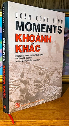 Item #10265 Khoanh Khac Moments - Photograph Material on the Vietnam War. Doan Cong Tinh